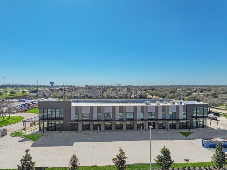 6927 Brisbane Ct, Sugar Land, TX à louer - Photo de l’immeuble – Image 2 sur 8