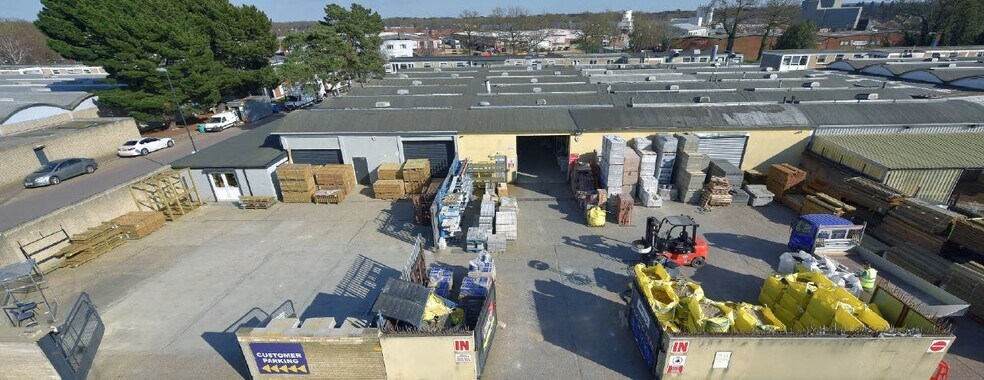 49-55 Gatwick Rd, Crawley à louer - Photo de l’immeuble – Image 2 sur 3