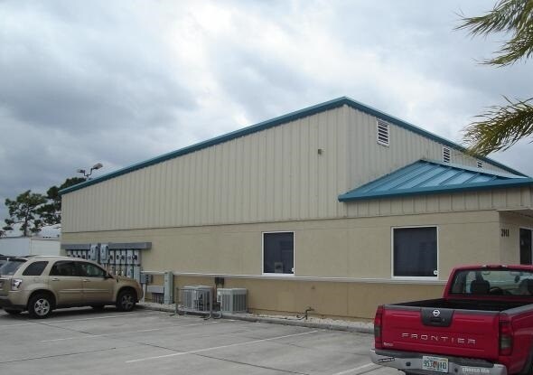 2911 Dusa Dr, Melbourne, FL à vendre - Photo de l’immeuble – Image 2 sur 7