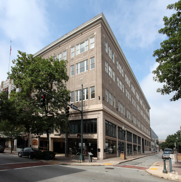200 S Elm St, Greensboro, NC à louer - Photo de l’immeuble – Image 2 sur 15