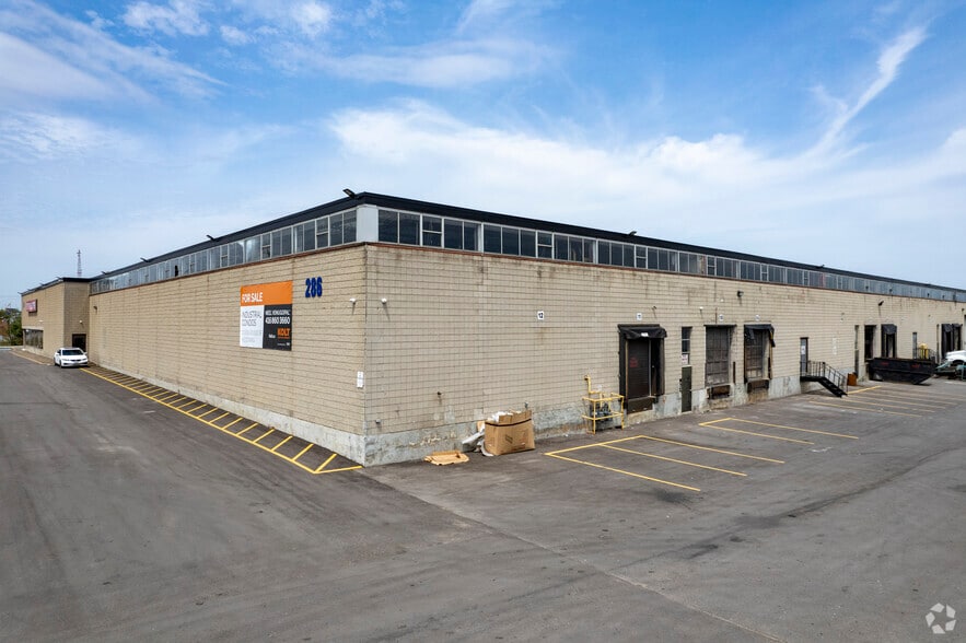 286 Rutherford Rd S, Brampton, ON à louer - Photo de l’immeuble – Image 2 sur 3