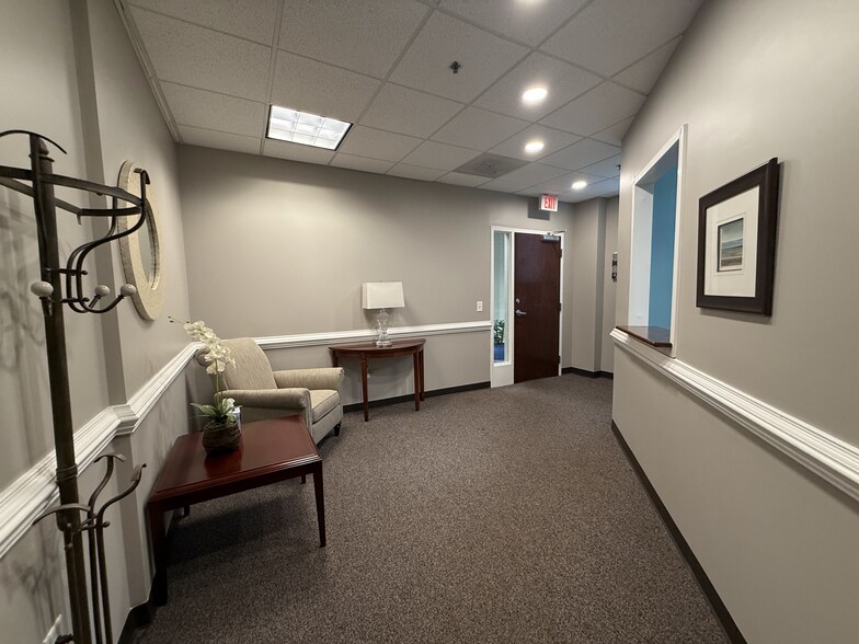 1504 E Franklin St, Chapel Hill, NC à vendre - Photo intérieure – Image 2 sur 9