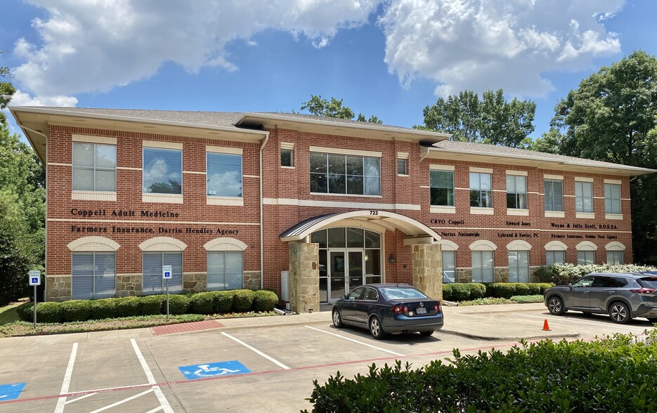 722 S Denton Tap Rd, Coppell, TX à louer - Photo de l’immeuble – Image 1 sur 6
