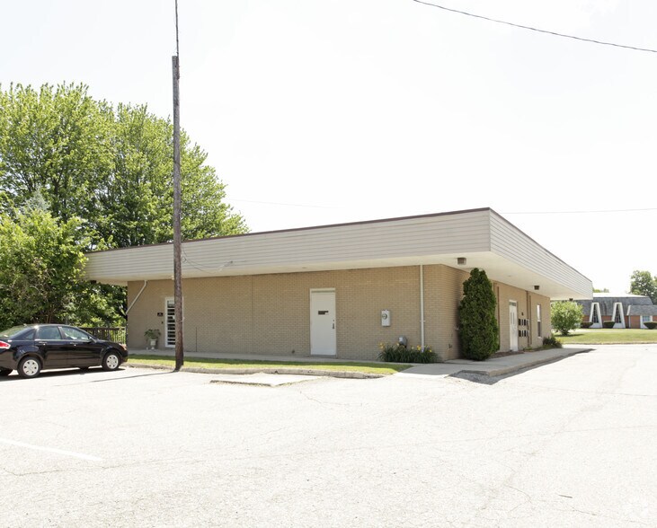 96 N Gratiot Ave, Mount Clemens, MI à louer - Photo de l’immeuble – Image 2 sur 4