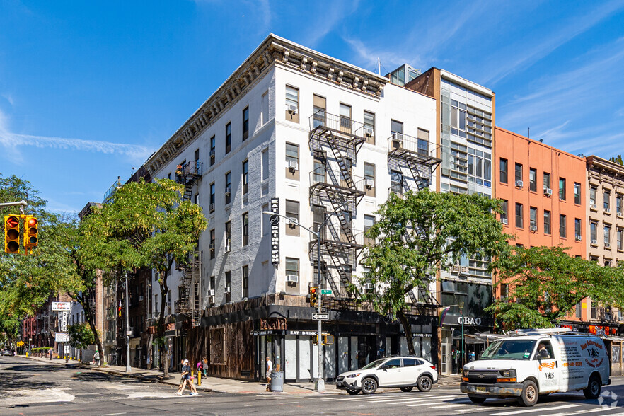 643-645 Ninth Ave, New York, NY à vendre - Photo principale – Image 1 sur 42