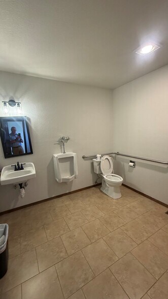 985 N 1st St, Hermiston, OR à louer - Photo de l’immeuble – Image 3 sur 10
