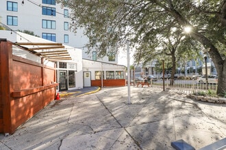 5 SE 2nd Ave, Gainesville, FL à louer Photo intérieure– Image 2 sur 8