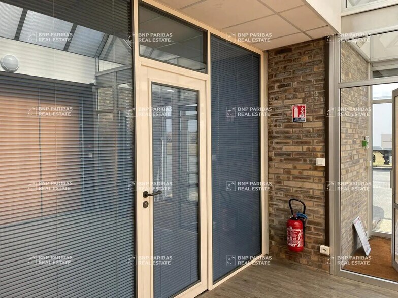 Local d’activités dans Ingré à louer - Photo de l’immeuble – Image 2 sur 9