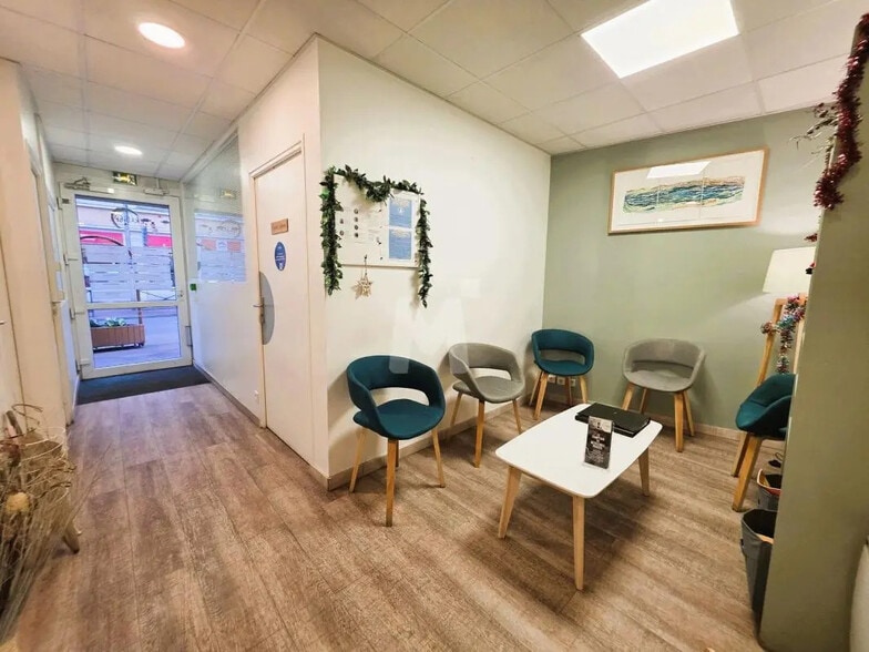 Local commercial dans Juvisy-sur-Orge à louer - Hall d’entrée – Image 3 sur 7