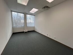 125 S Wilke Rd, Arlington Heights, IL à louer Photo intérieure– Image 2 sur 2