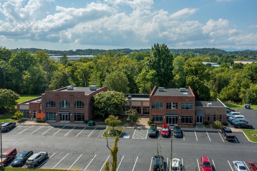 2575 Willow Point Way, Knoxville, TN à vendre - Photo de l’immeuble – Image 2 sur 25