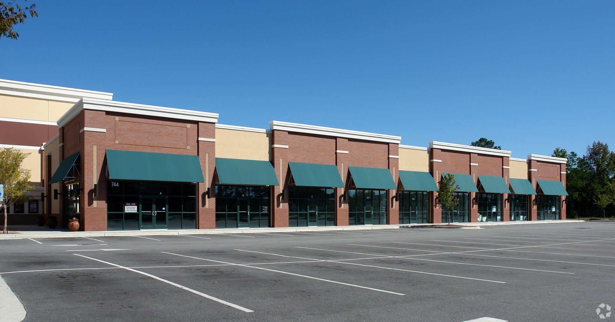 744 SW Greenville Blvd, Greenville, NC à louer Photo principale– Image 1 sur 3