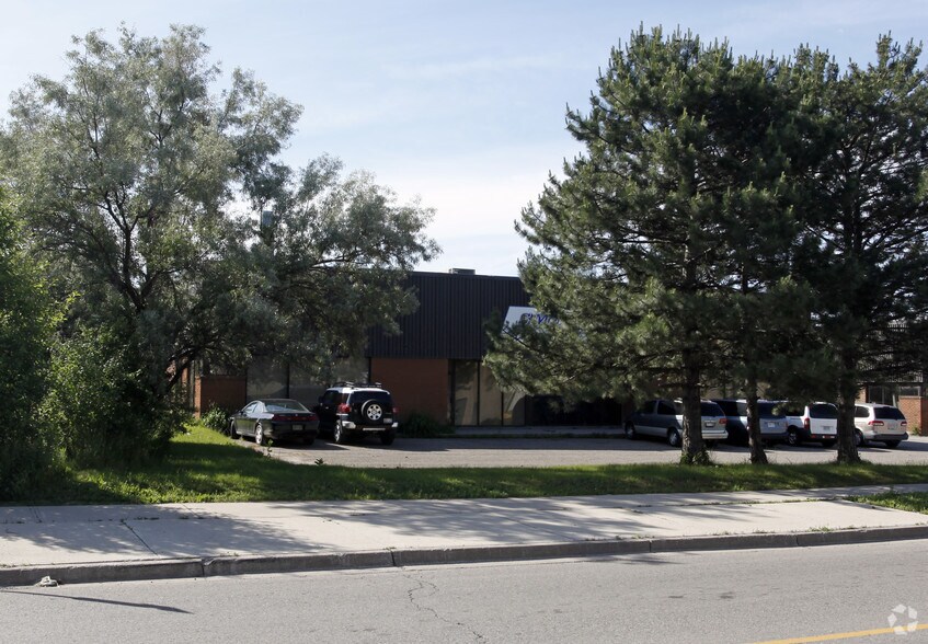 1260 Aimco Blvd, Mississauga, ON à louer - Photo de l’immeuble – Image 2 sur 2