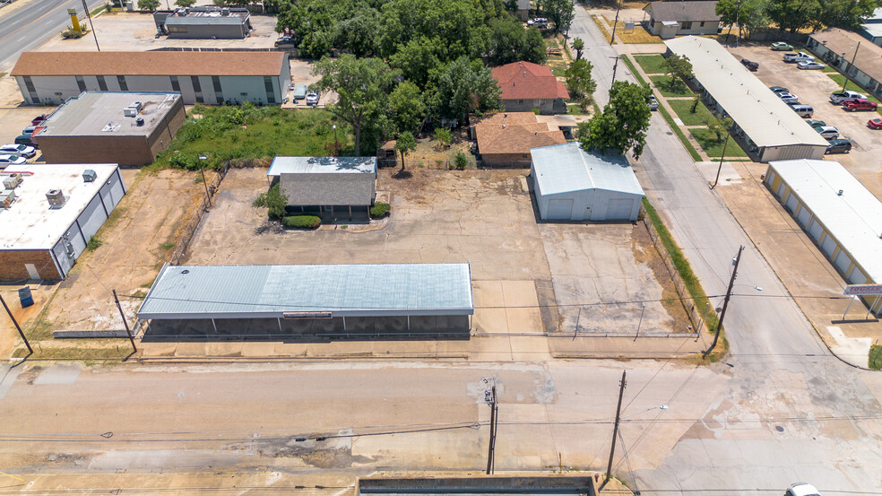 105 W Walnut St, Hillsboro, TX à louer - Photo de l’immeuble – Image 2 sur 16