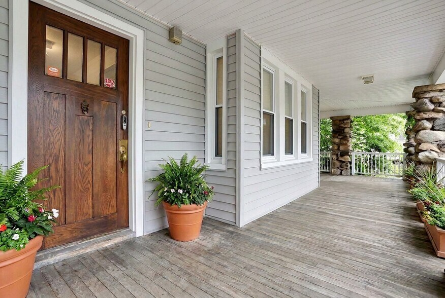 22 S Madison Ave, Spring Valley, NY à vendre - Photo de l’immeuble – Image 3 sur 107