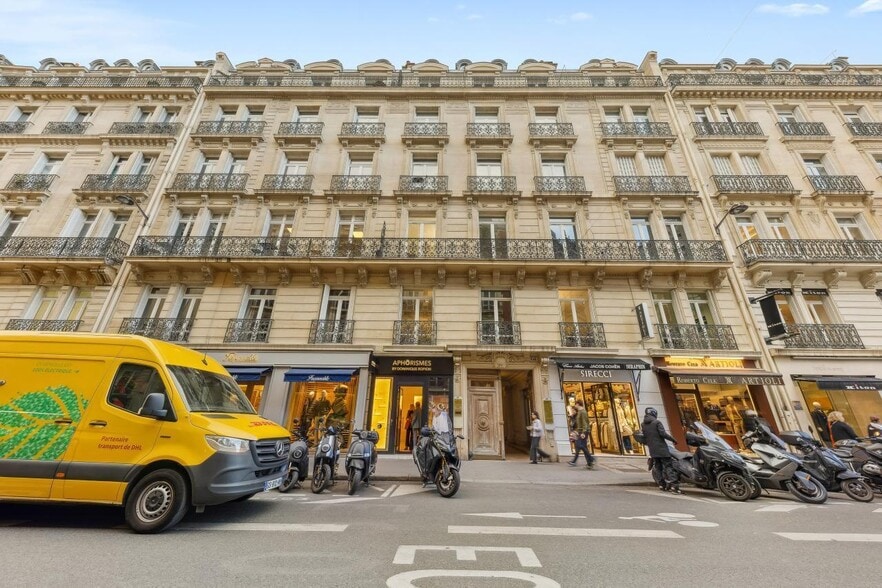 29 Rue Marbeuf, Paris à louer - Photo de l’immeuble – Image 1 sur 24