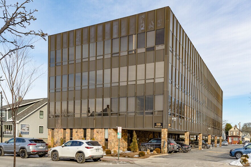 119 N Park Ave, Rockville Centre, NY à louer - Photo principale – Image 1 sur 1