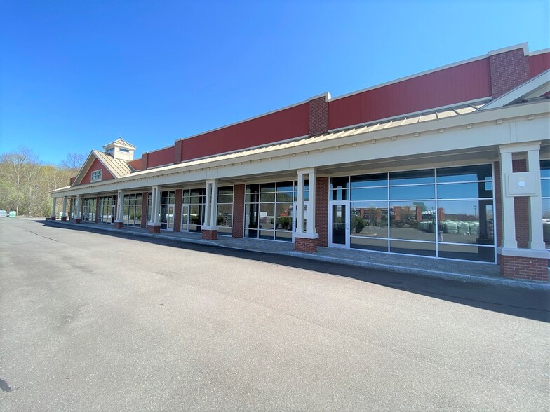 90 Monroe Tpke, Trumbull, CT à louer - Photo de l’immeuble – Image 1 sur 8