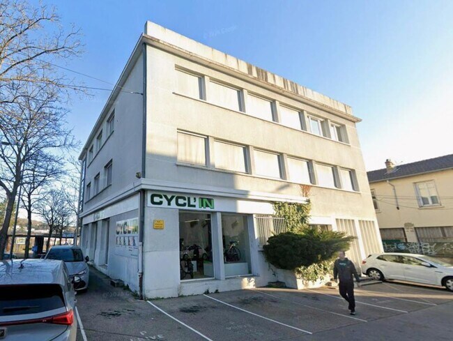 Plus de détails pour Local commercial à louer