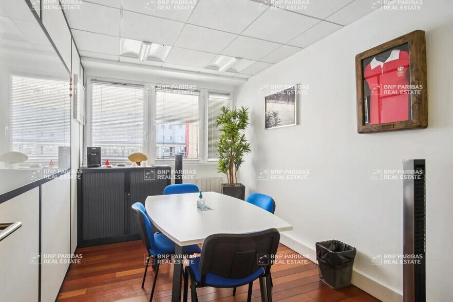 Bureau dans Bussy-Saint-Georges à vendre - Photo intérieure – Image 2 sur 13