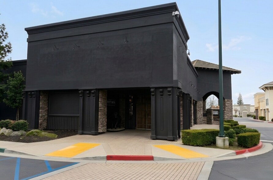 4020 N Cedar Ave, Fresno, CA à louer - Photo de l’immeuble – Image 2 sur 7
