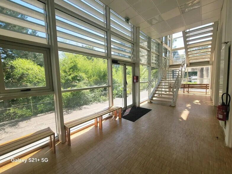 Bureau dans Nogent-sur-Oise à louer - Photo de l’immeuble – Image 2 sur 6