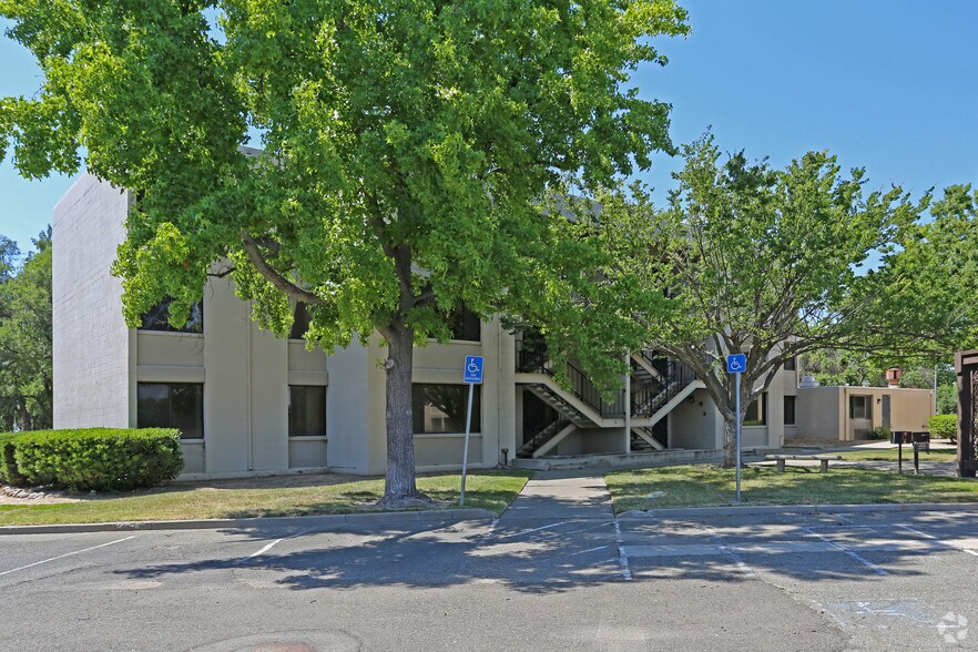3201-3207 James Way, Mcclellan, CA à louer - Photo de l’immeuble – Image 2 sur 2