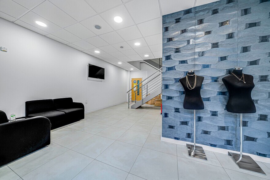 555 Stonefield Way, Ruislip à louer - Photo intérieure – Image 2 sur 2