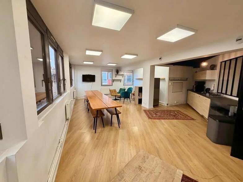 5 Place Du Colonel Fabien, Paris à louer - Photo intérieure – Image 2 sur 11