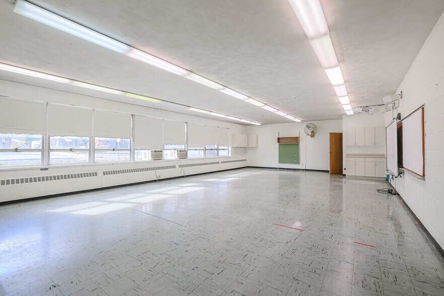 331 George St, West Chicago, IL à louer - Photo intérieure – Image 3 sur 12