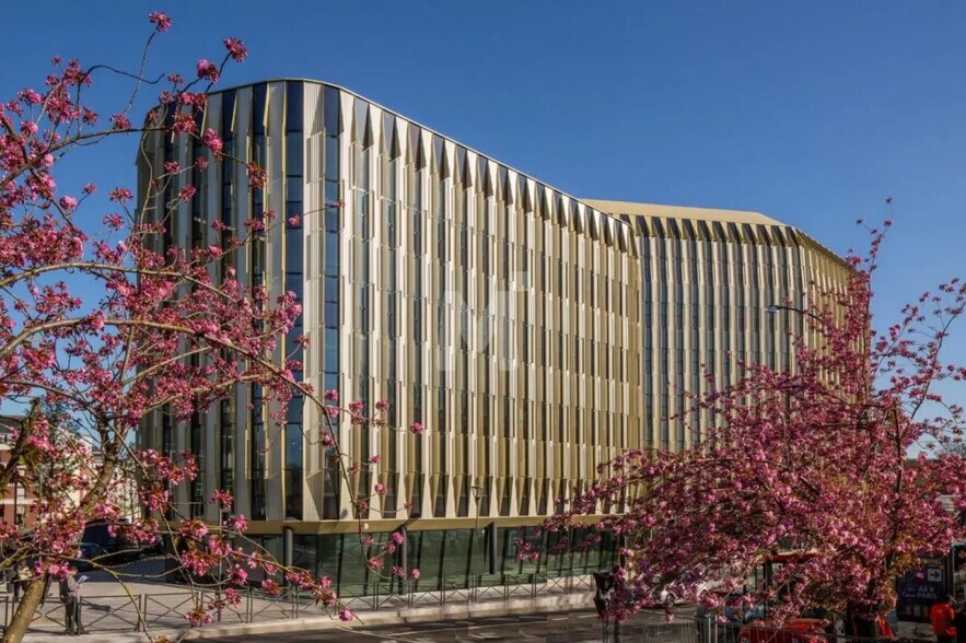 Bureau dans Massy à louer - Photo de l’immeuble – Image 1 sur 15
