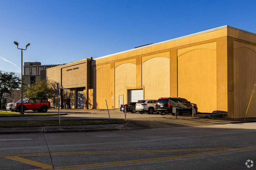 380 Main St, Beaumont, TX à louer - Photo principale – Image 1 sur 26