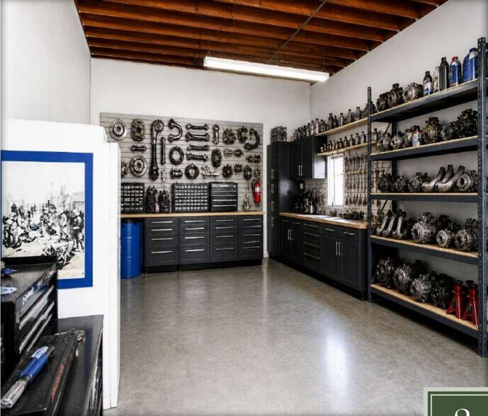 2241 S Vermont Ave, Los Angeles, CA à vendre - Photo intérieure – Image 3 sur 9