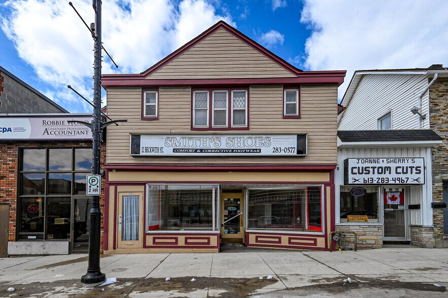 12 Beckwith St N, Smiths Falls, ON à vendre - Photo de l’immeuble – Image 2 sur 49