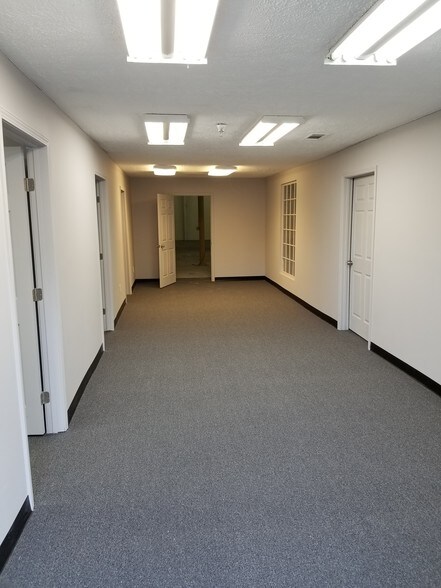 4528 Stonegate Industrial Blvd, Stone Mountain, GA à louer - Hall d’entrée – Image 2 sur 15