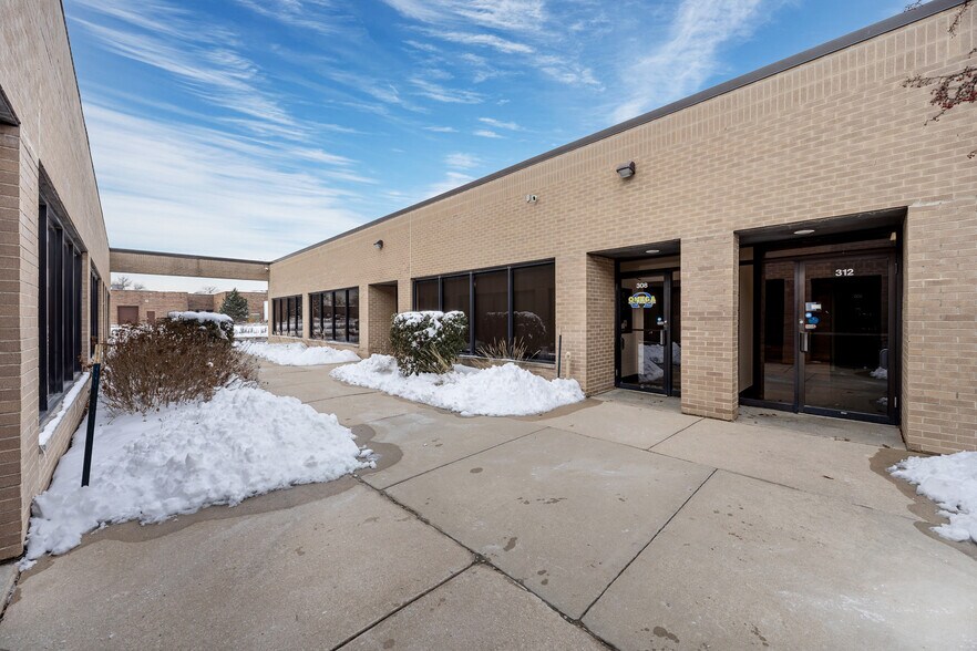 304 Howard Ave, Des Plaines, IL à vendre - Photo de l’immeuble – Image 3 sur 30