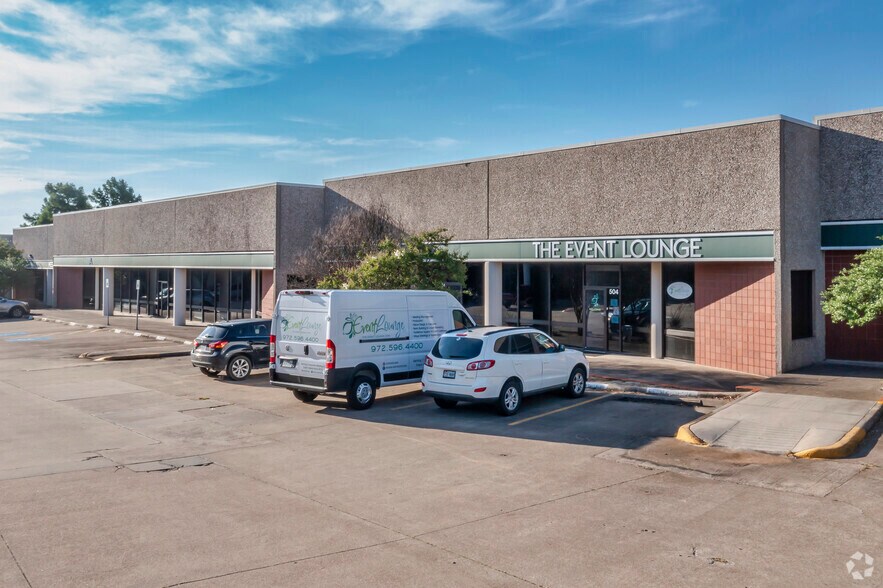 850 N Dorothy Dr, Richardson, TX à louer - Photo de l’immeuble – Image 2 sur 17