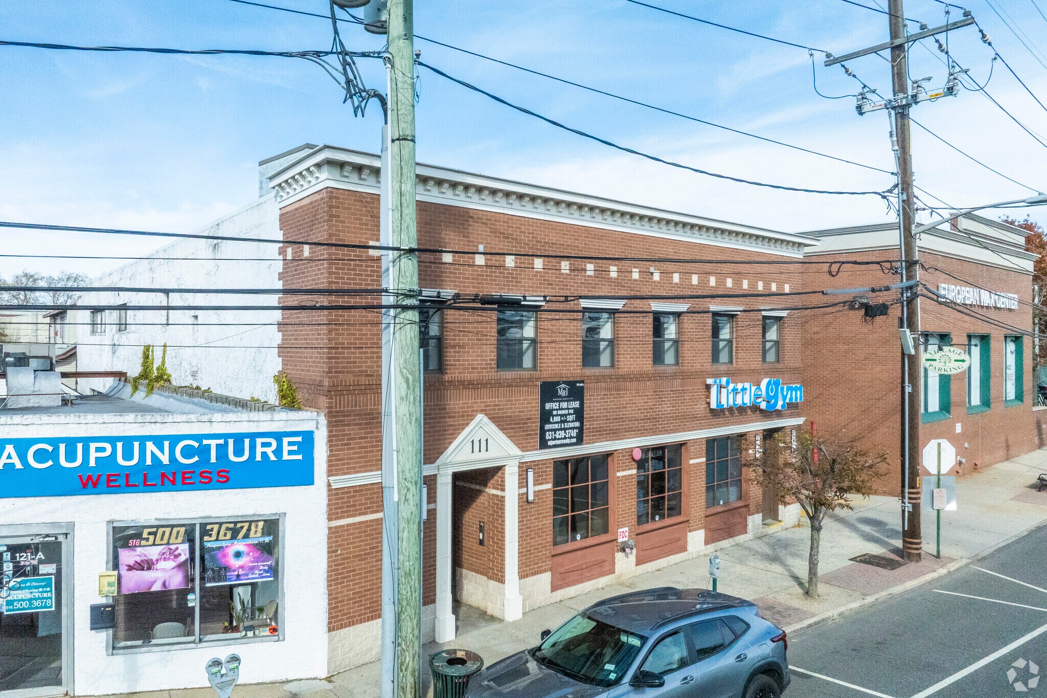 111 Broadway, Lynbrook, NY à louer Photo de l’immeuble– Image 1 sur 6