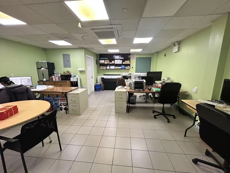 4128 Haight St, Flushing, NY à louer - Photo de l’immeuble – Image 2 sur 8