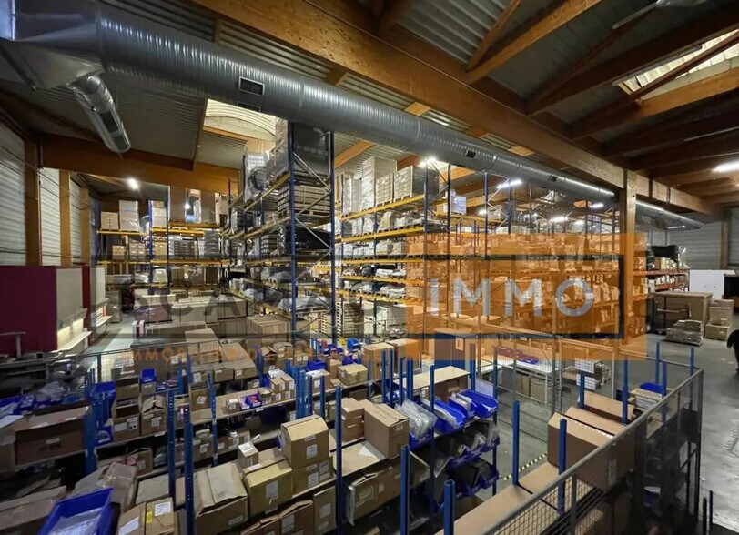 Bureau dans Saint-Thibault-des-Vignes à louer - Photo de l’immeuble – Image 1 sur 4