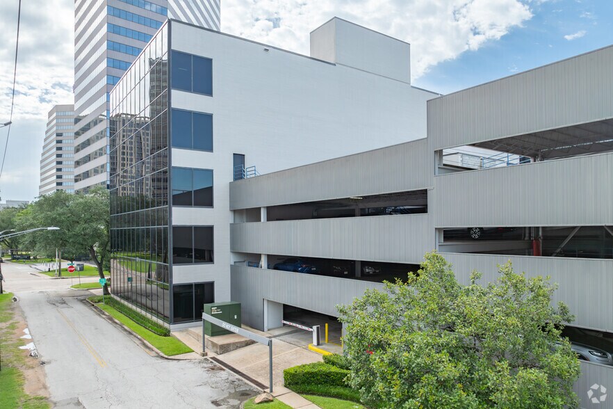 5005 Riverway Dr, Houston, TX à louer - Photo de l’immeuble – Image 3 sur 13