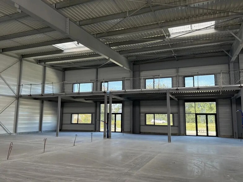 Local d'activités dans Thouaré-sur-Loire à vendre - Photo de l’immeuble – Image 2 sur 5