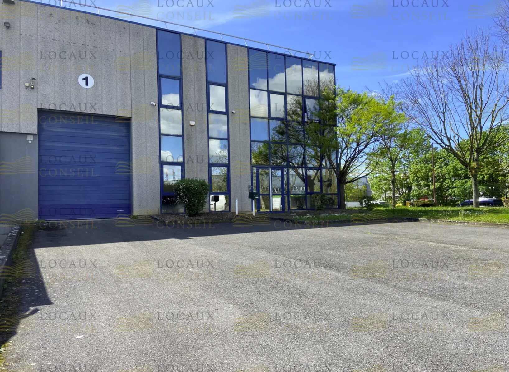 Industriel/Logistique dans Herblay à louer Photo principale– Image 1 sur 16