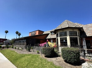 22651-22671 Lake Forest Dr, Lake Forest, CA à louer Photo de l’immeuble– Image 2 sur 3
