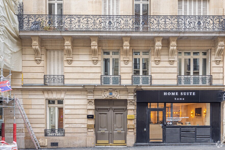 Rue D'Amsterdam, Paris à vendre - Photo de l’immeuble – Image 3 sur 3