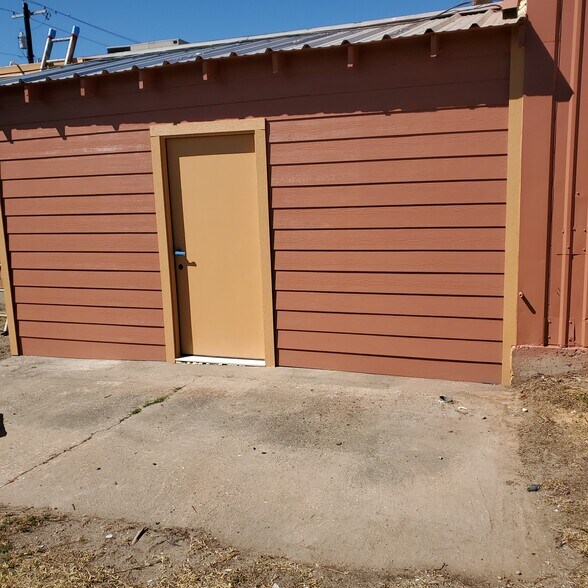 104 E Motel Dr, Alvin, TX à louer - Photo de l’immeuble – Image 3 sur 9