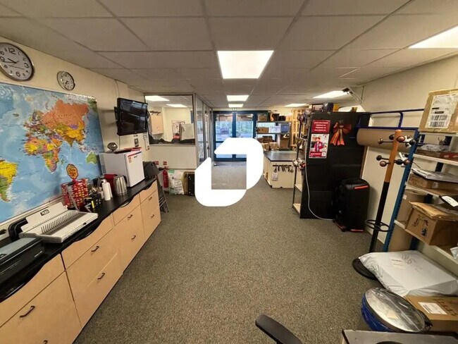 Plus de détails pour Local d’activités à vendre