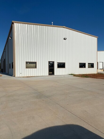 8409 SW 23rd Pl, Oklahoma City, OK à louer - Photo de l’immeuble – Image 3 sur 33