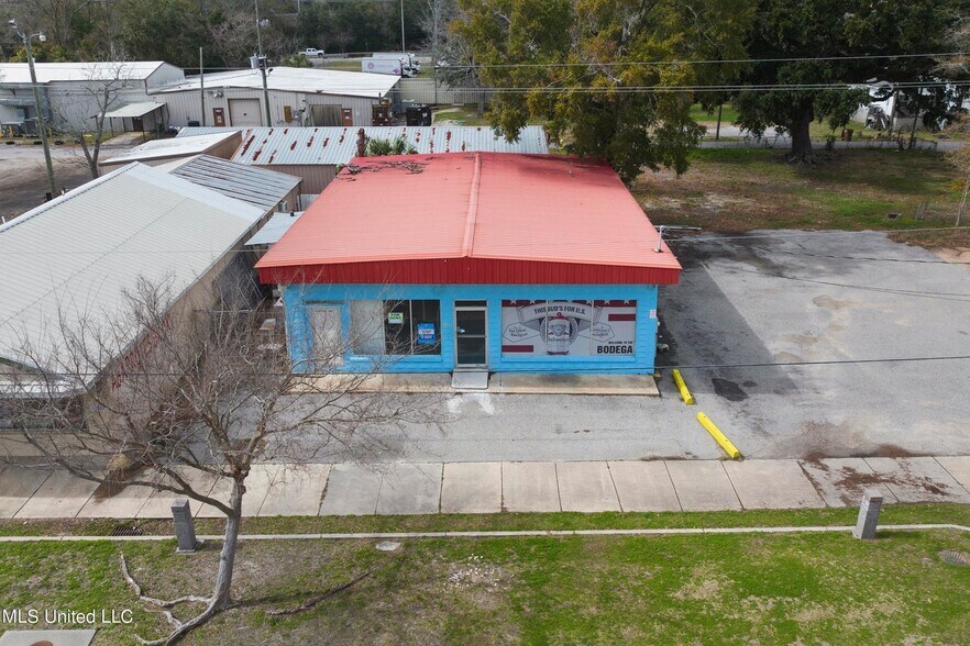 319 Caillavet St, Biloxi, MS à vendre - Photo de l’immeuble – Image 2 sur 12