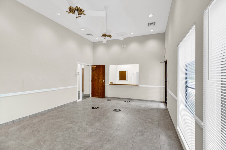1260 37th St, Vero Beach, FL à louer - Photo de l’immeuble – Image 2 sur 14